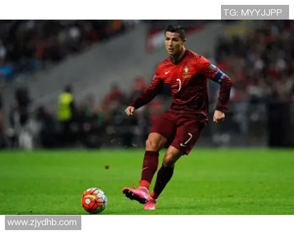 足球传奇初登场 首次进球瞬间定格历史