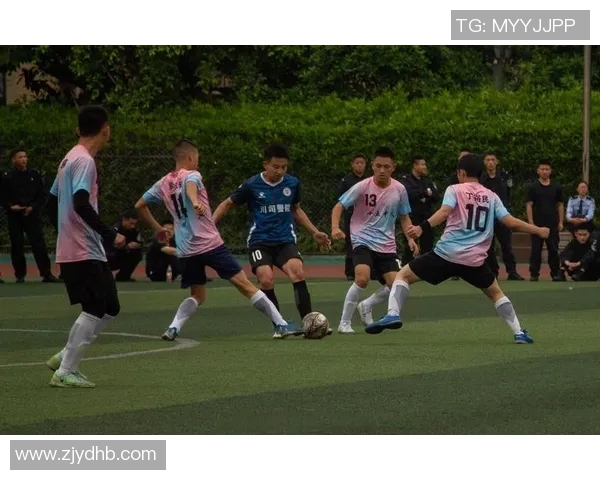 从青涩少年到魅力球星 足球球员如何在赛场内外变得更加帅气