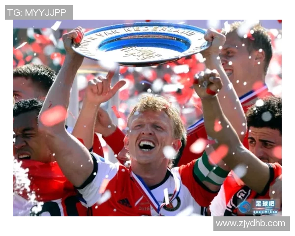 冷漠球星在足球场上的孤独旅程与内心挣扎解析 冷漠球星在足球场上的孤独旅程与内心挣扎解析